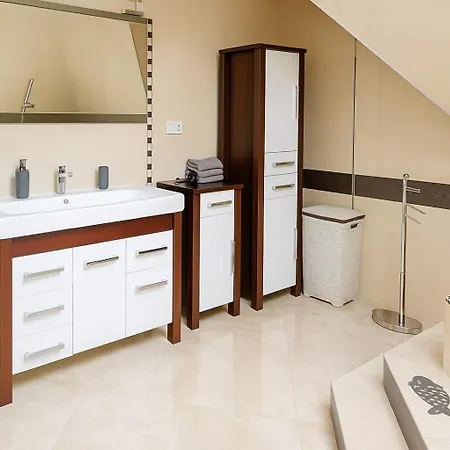 Dom wakacyjny Dworek Pod Jeżową Wodą *